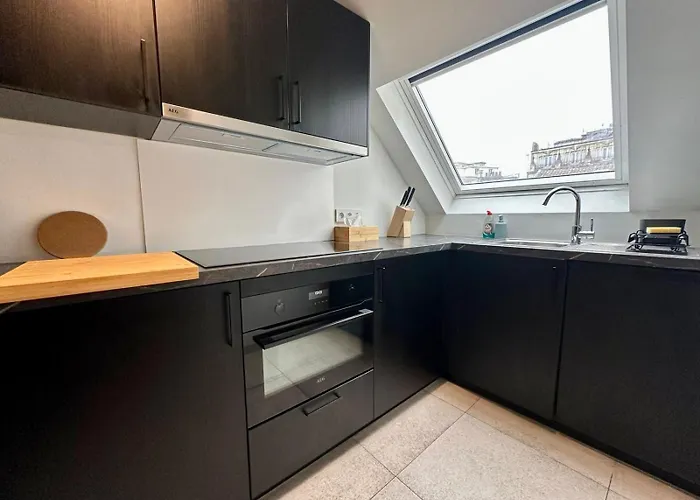 The Experience - 2 Bedroom Bright, Spacious & Brussel