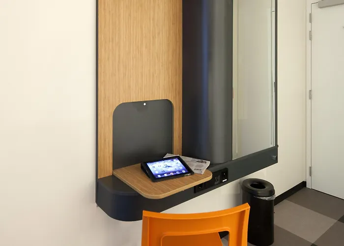 Easyhotel Centre Hotel 3*