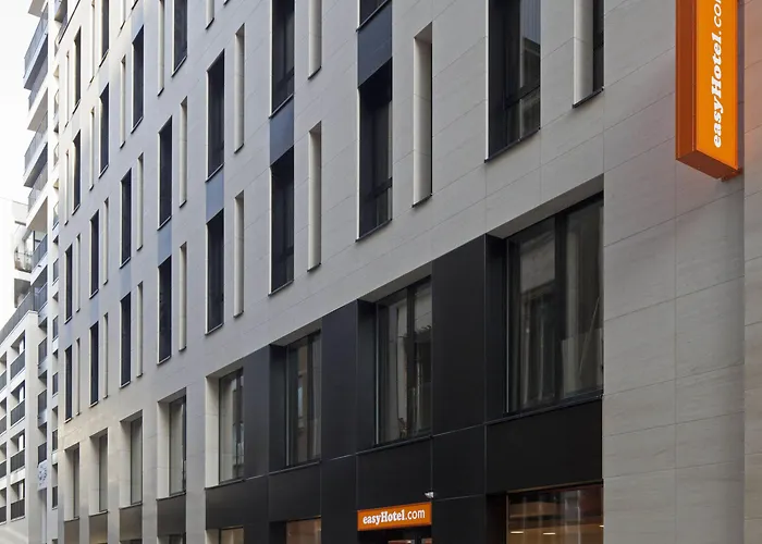 Easyhotel Centre 3*