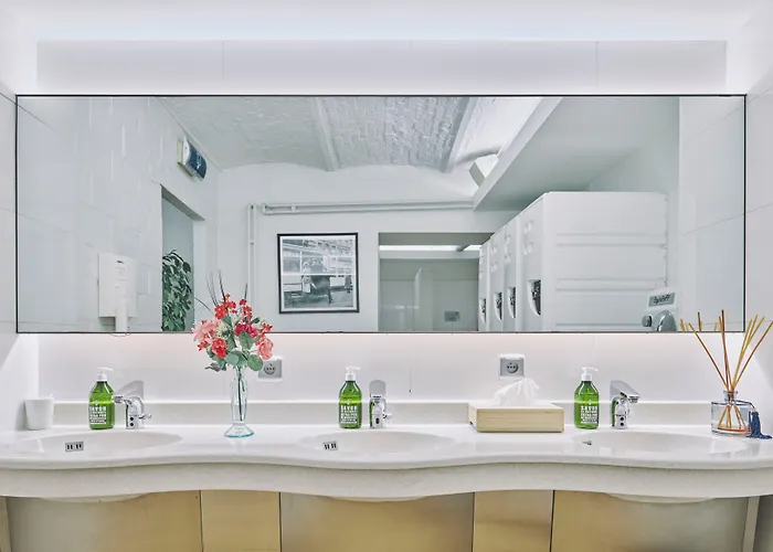 Hostel The Legacy By 2go4 Center *