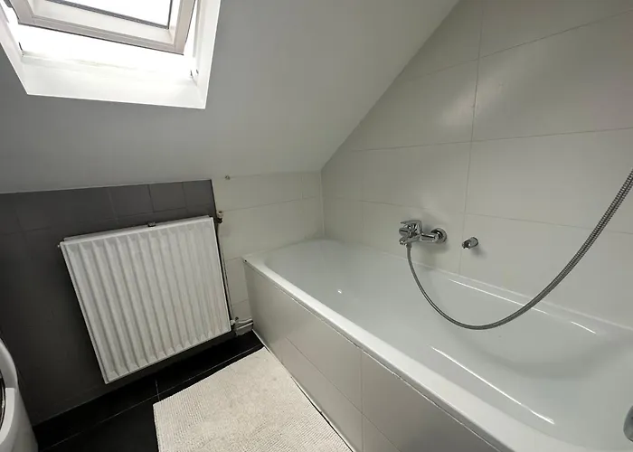 Charming Entire Duplex For 5 In Saint-gilles, Apartmán