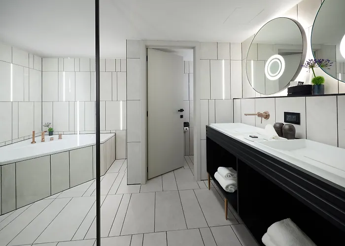 Cardo Brussels, Autograph Collection