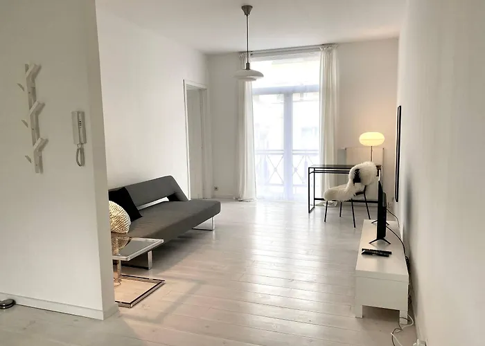 Apartment Wit Ii, Near Metro, Train N7670 *