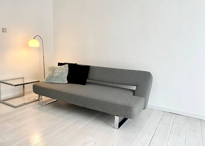 Apartment Wit Ii, Near Metro, Train N7670 *