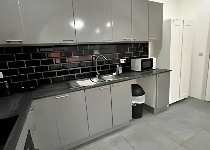 Cozy Private With Terrace & Workspace בית אירוח *