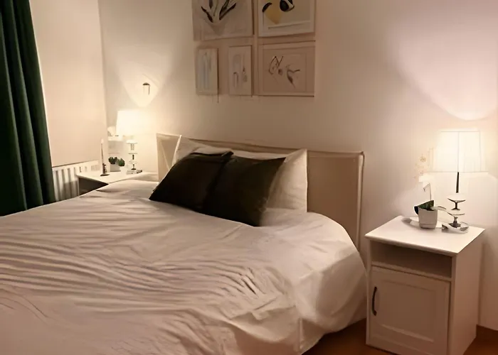 בית אירוח Cozy Private With Terrace & Workspace בריסל