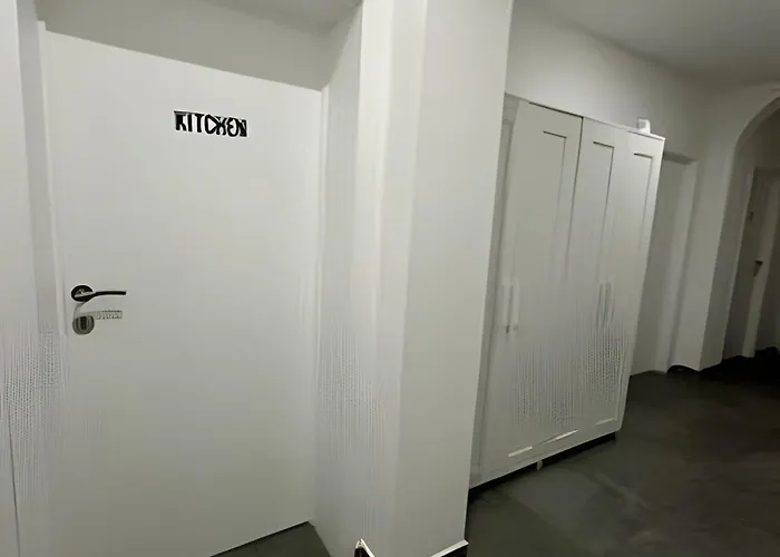 בית אירוח Cozy Private With Terrace & Workspace בריסל