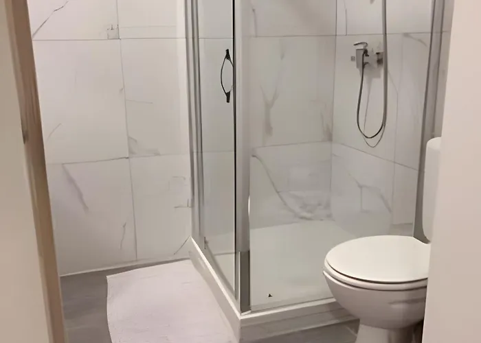 Cozy Private With Terrace & Workspace בריסל