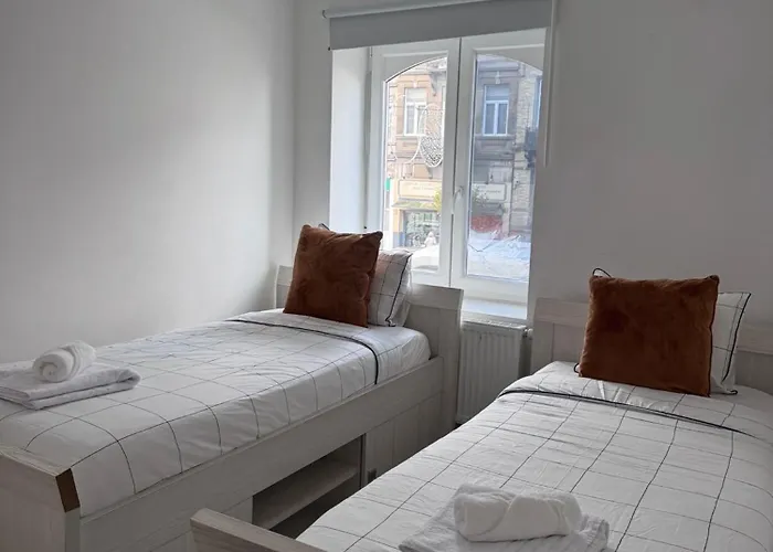 Deux Pres De Atomium *