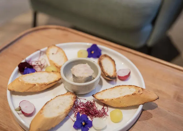 מלון Novotel Off Grand Place 4*