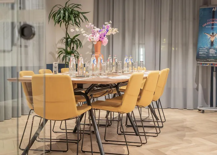 Novotel Off Grand Place מלון 4*