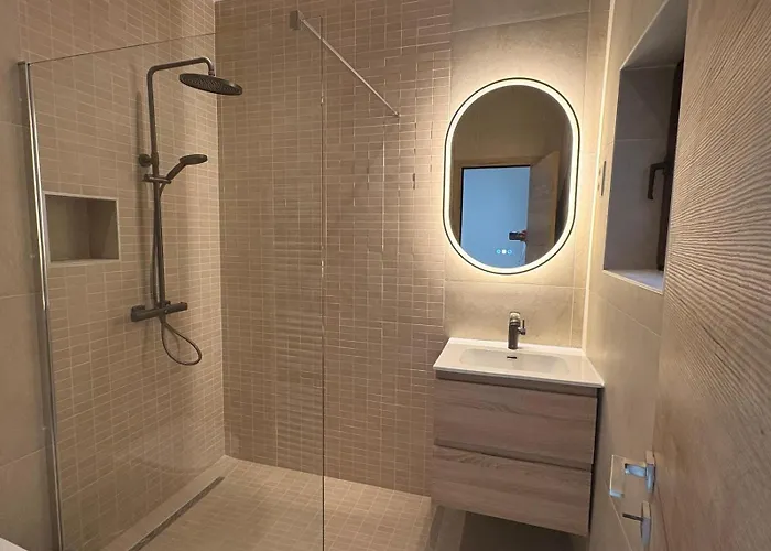 Le Goujons - New Near Midi Station