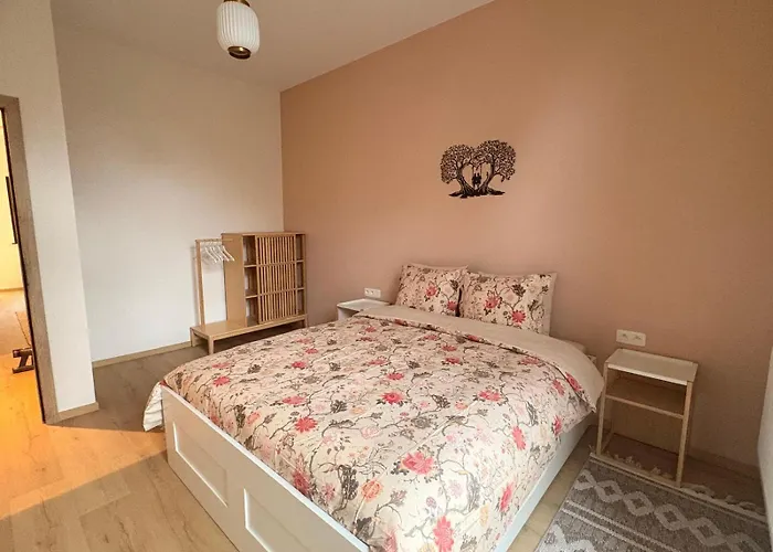 Le Goujons - New Near Midi Station Apartment