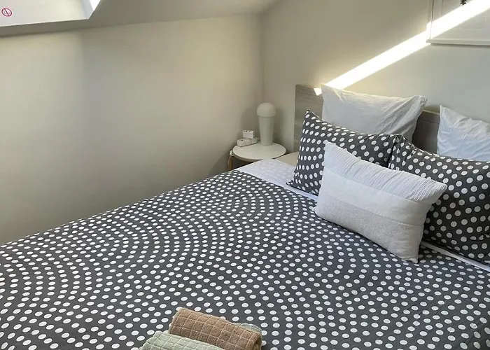 Apartment - Steps Grand Place - Local Vibrant Neighbourhood *