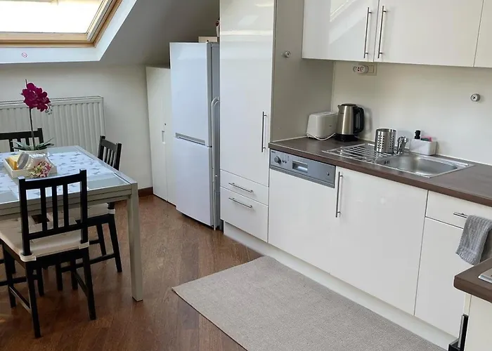 Apartment - Steps Grand Place - Local Vibrant Neighbourhood