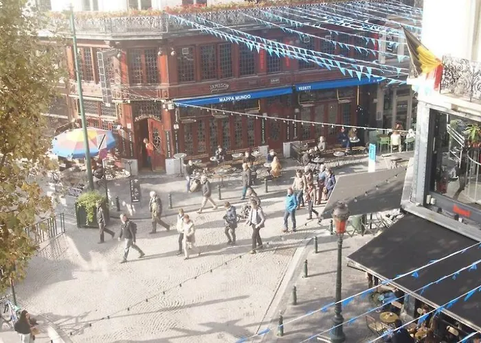 Apartment - Steps Grand Place - Local Vibrant Neighbourhood Brussels