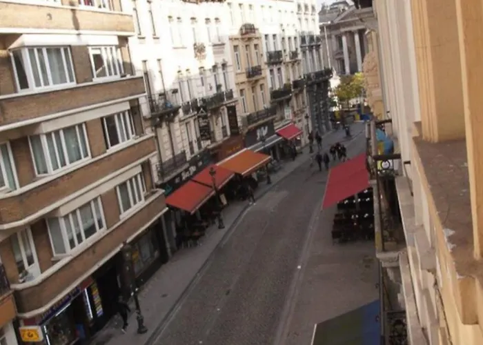 - Steps Grand Place - Local Vibrant Neighbourhood Brussels