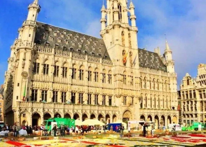 Apartment - Steps Grand Place - Local Vibrant Neighbourhood