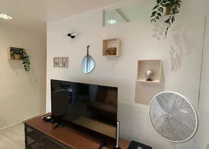 公寓 Comfortable Apartment In Brussels, 35 M², 3 Persons *