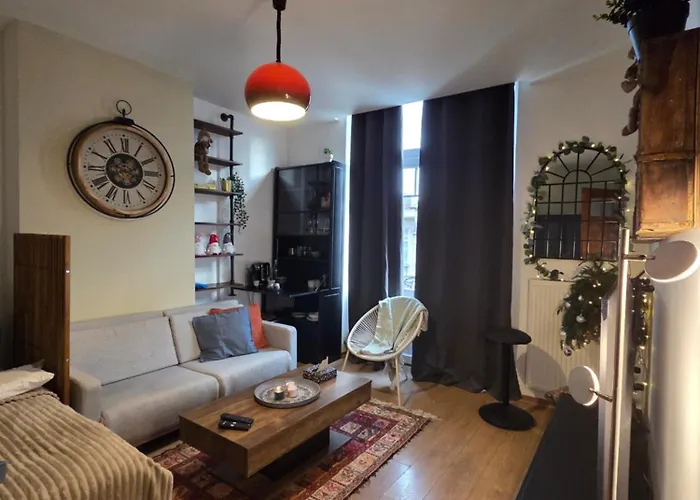 Pb155, Balcony With Street View *