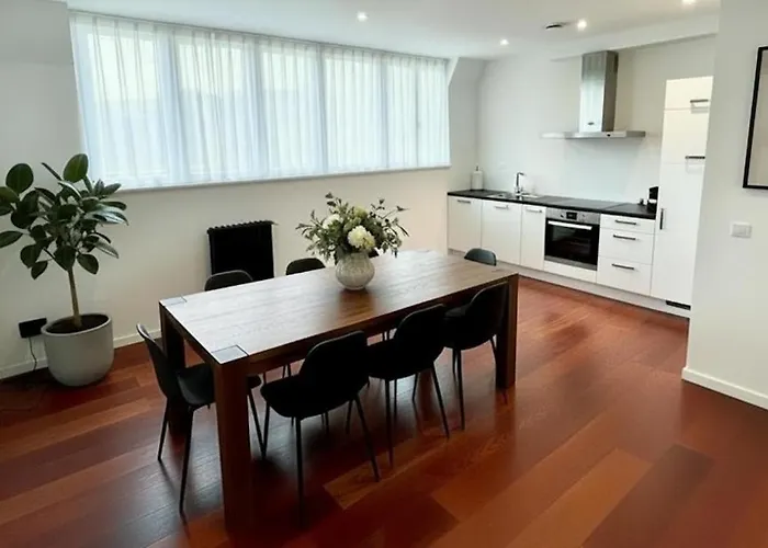 At Universite Libre De بروكسل