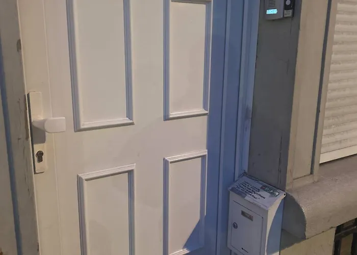 Belle A Sous Pente De 1,30 Cm De Hauteur Au Coeur De Homestay