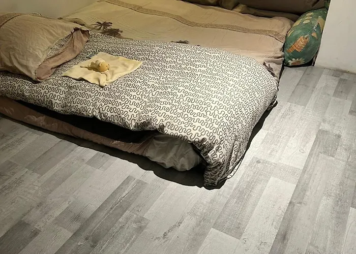 Belle De 1,30 Cm De Hauteur A Midi 布鲁塞尔