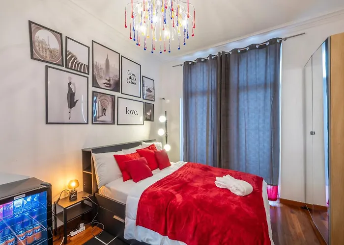 Euro Edens Cosy Historic In Jacuzzi, Garden, Location 3*