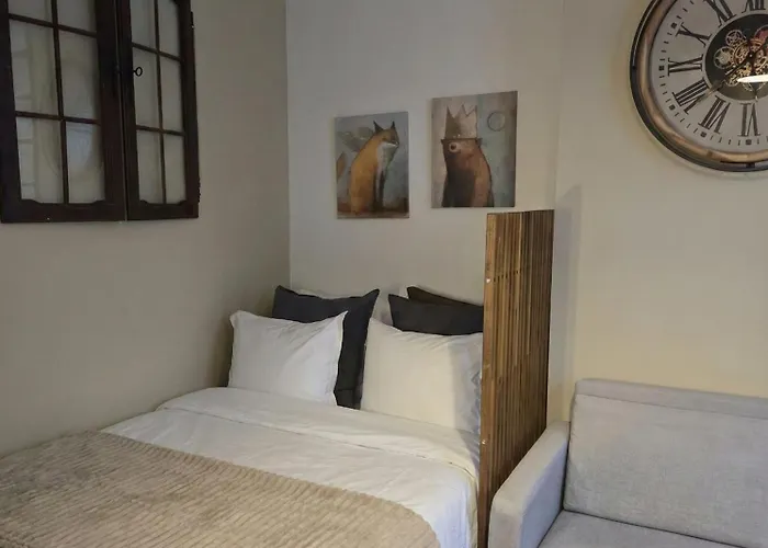 Pb155, Balcony With Street View Гостевой дом