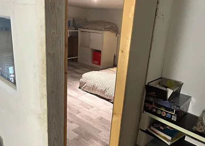 Homestay Belle De 1,30 Cm De Hauteur A Midi