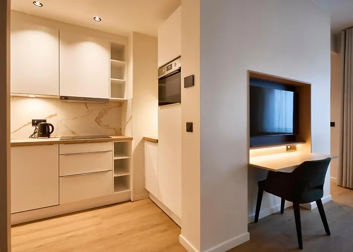 Georges Henri * 브뤼셀