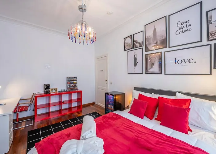 Euro Edens Cosy Historic In Jacuzzi, Garden, Location 게스트하우스 3*