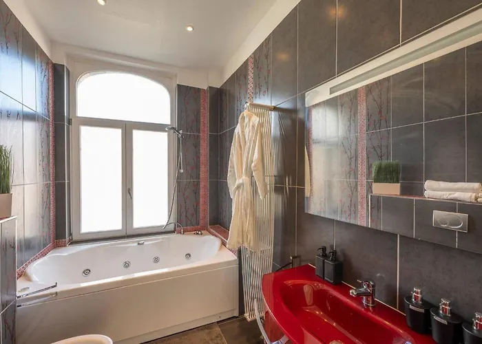 Affittacamere Euro Edens Cosy Historic In Jacuzzi, Garden, Location 3*