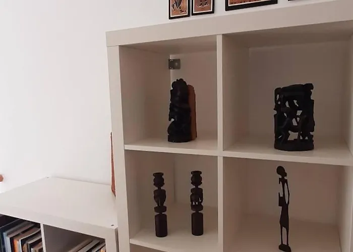 Euro Edens Cosy Historic In Jacuzzi, Garden, Location