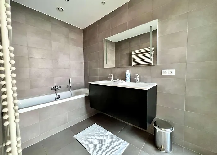 Skyline Penthouse 220 M2 Of Refined Elegance 4*