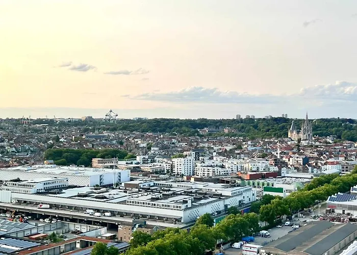 Skyline Penthouse 220 M2 Of Refined Elegance بروكسل