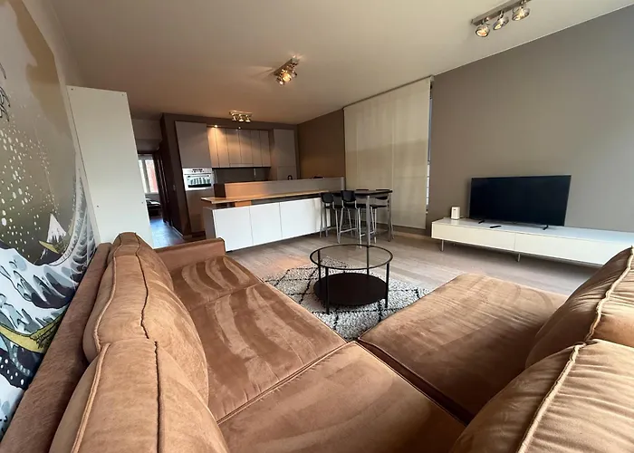 With 2 Bedrooms - Sleeps 6