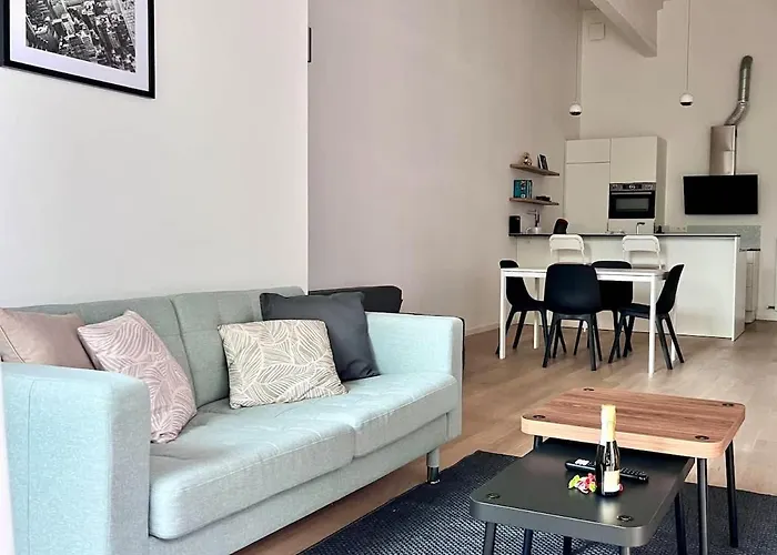 Bright Modern Loft In For 4