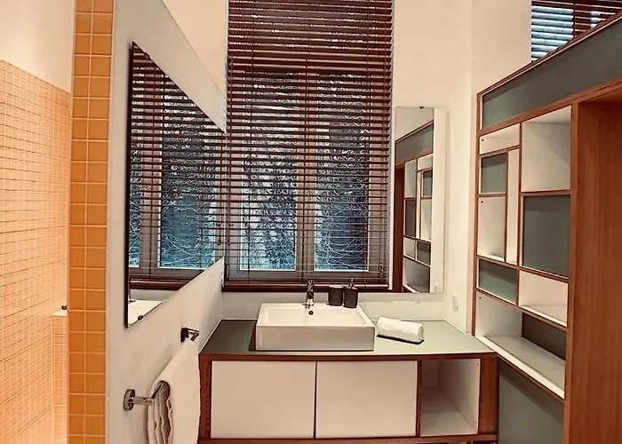 Loft A Stone's Throw From Place Brugmann Apartman *