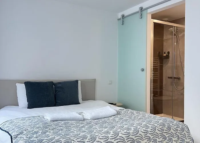 דירה Modern & Elegant Near Montgomery *