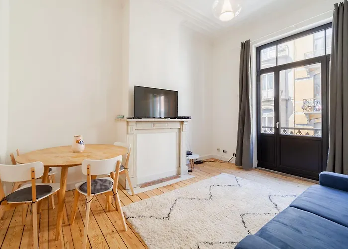 1 Bedroom W Kitchen And Bathroom In Trendy St Gilles * בריסל