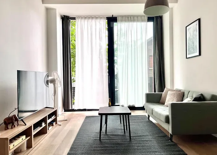 Bright Modern Loft In For 4