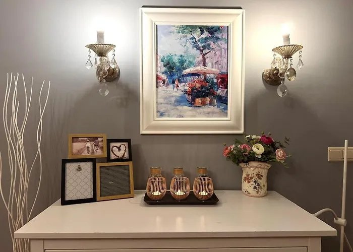 The Cozy Louise Nest * בריסל