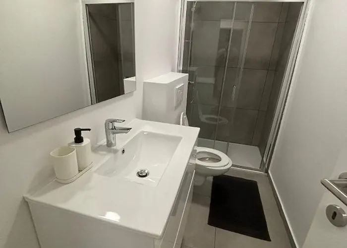 Appartamento Luxury 3-bedroom With Beautiful Garden Space