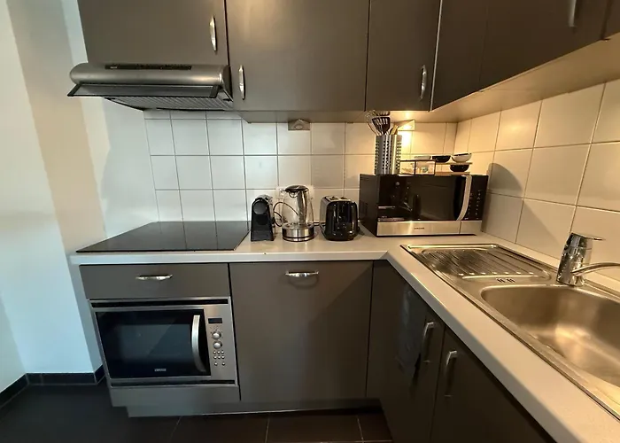 Stunning With 2 Bedrooms - Sleeps 6 *