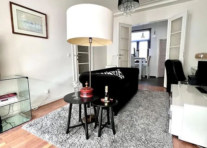 Chic Heart Of The With Balcony Apartament *