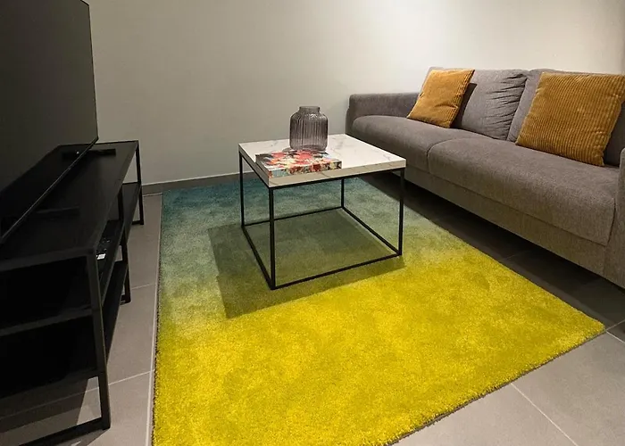 Residentiel A Tour Et Taxi شقة