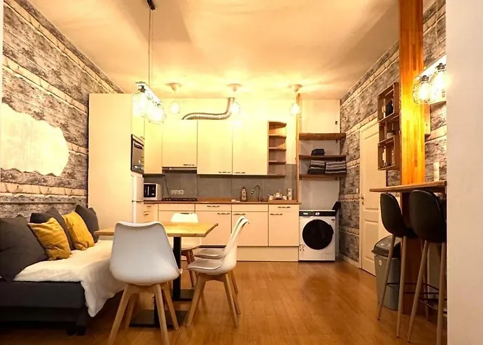 The Cozy Louise Nest *