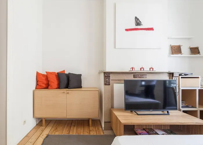 1 Bedroom W Kitchen And Bathroom In Trendy St Gilles Apartamento