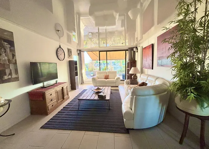 Vaste Et Somptueux à